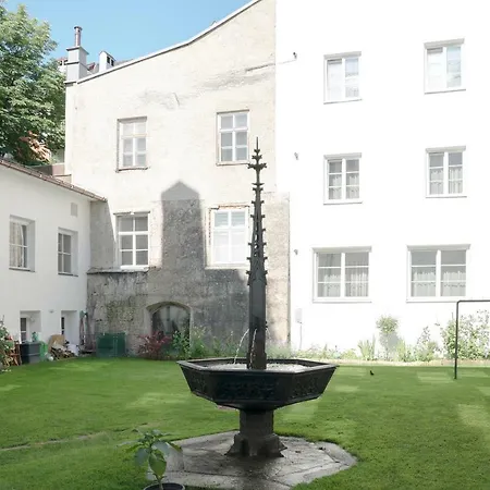 Daxburg Apartment
